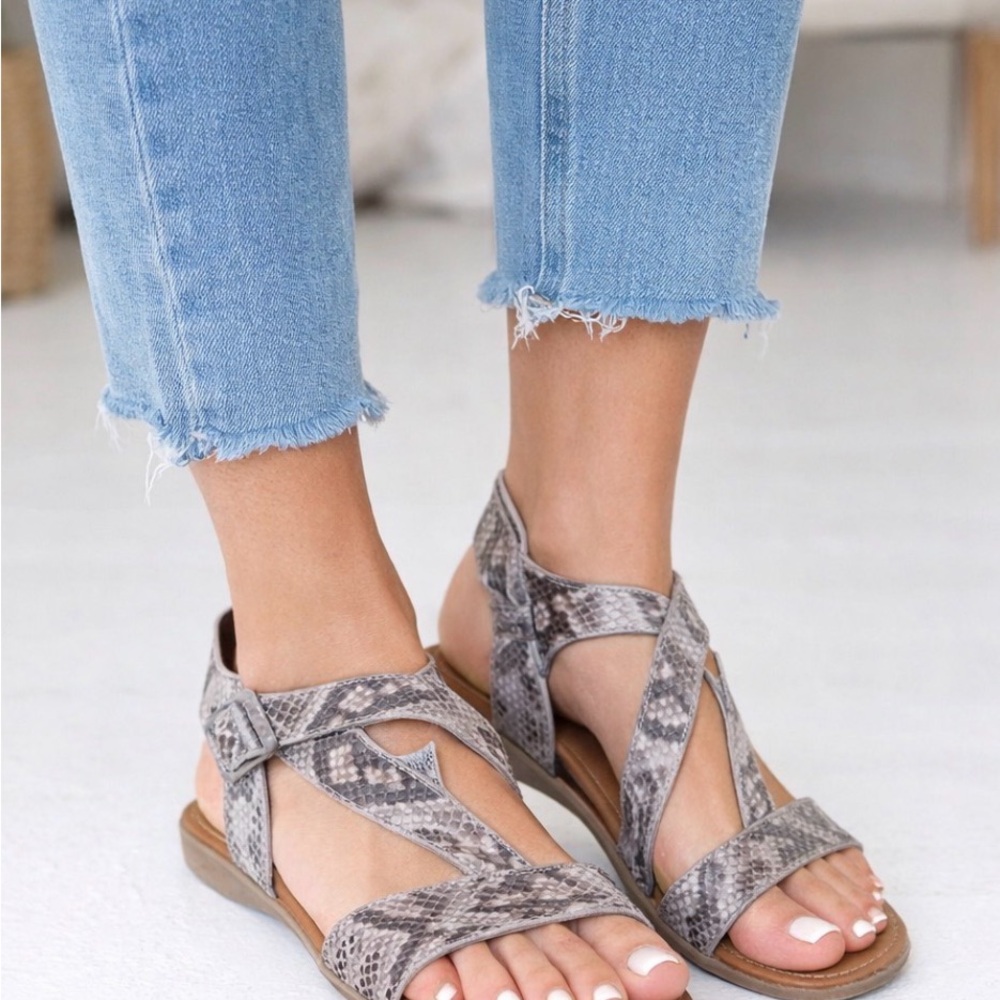 Euro Soft by Sofft Elegant Snake Print Sandals size~ 7.5